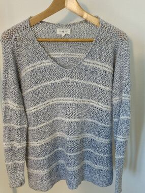 LOU and GREY Soft Knit V-Neck Sweater in Light Blue and White Size Small